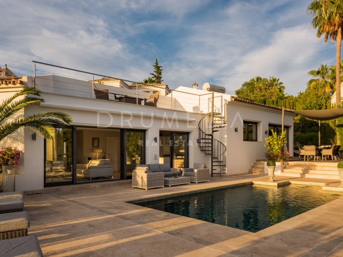 Beautiful renovated luxury villa with golf and mountain views in Nueva Andalucia, Marbella