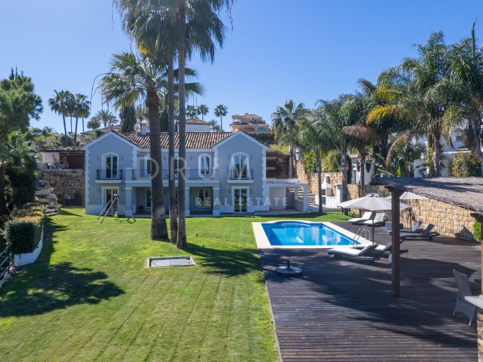 Elegante villa de lujo en el corazón del prestigioso Valle del Golf, Nueva Andalucía, Marbella