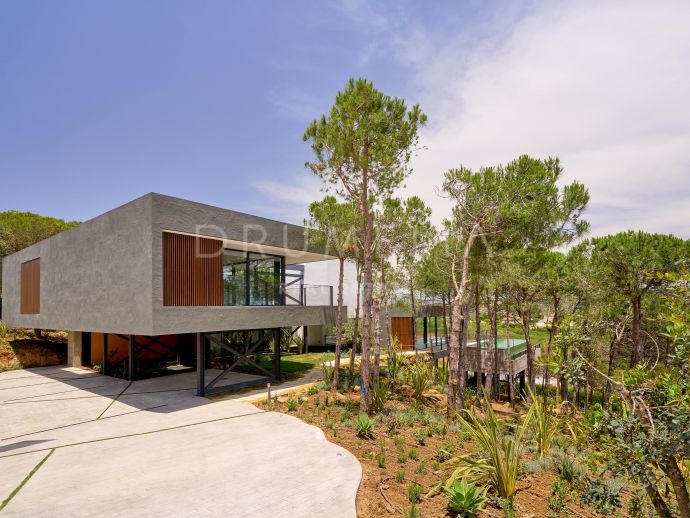 Impresionante villa moderna de lujo con vistas panorámicas en venta en Almenara, Sotogrande