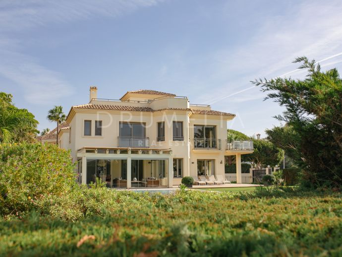 Prächtige Luxusvilla in erster Strandlinie mit fantastischem Meerblick in Marbella Ost