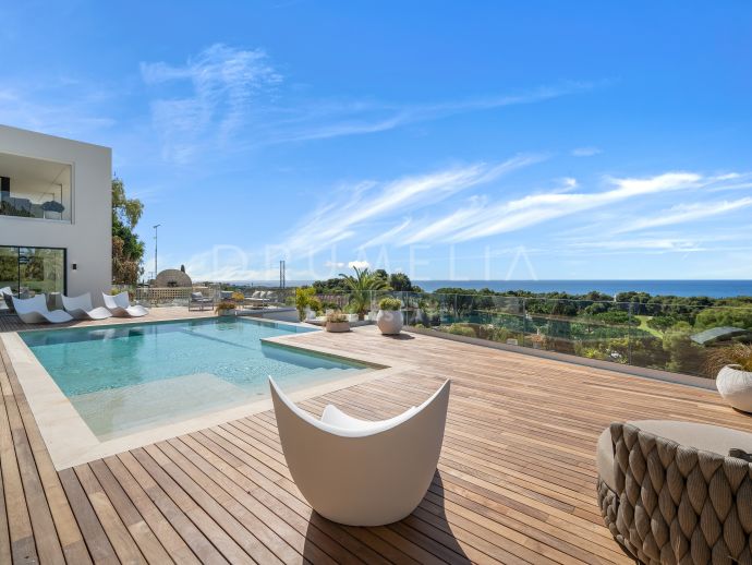 Nieuwe schitterende villa in hedendaagse stijl met prachtig uitzicht op zee in het prestigieuze Rio Real, Marbella