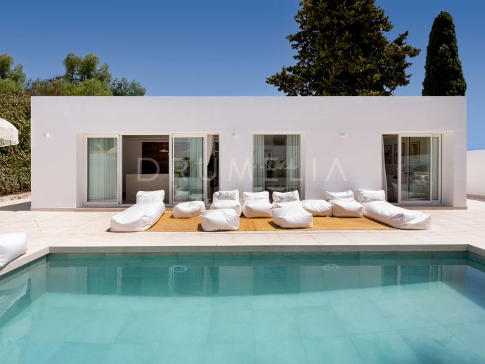 Gerenoveerde moderne luxe villa met boho en scandi elementen in Nueva Andalucia, Marbella