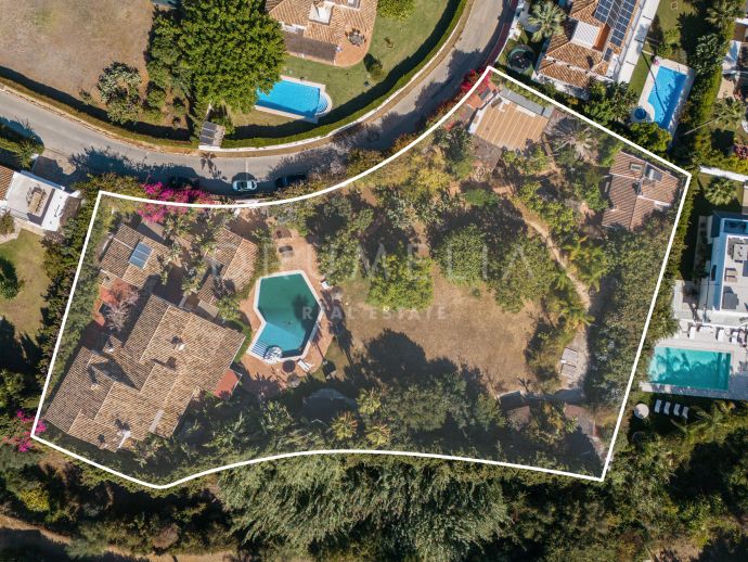 South-facing plot with building licence in high-end Rocio de Nagüeles, Golden Mile of Marbella