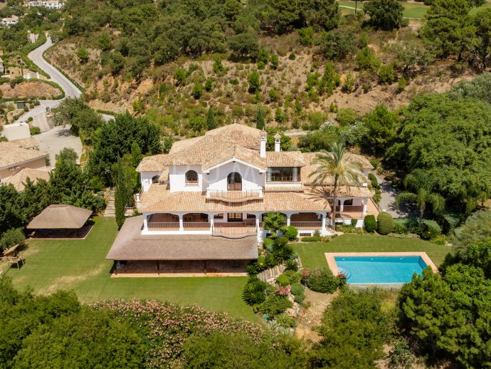 Außergewöhnliche Villa mit Bergblick im prestigeträchtigen La Zagaleta Golf & Country Club