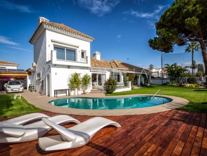 Stylish renovated front-line golf luxury villa in lovely Guadalmina Alta, San Pedro de Alcantara