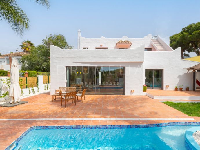 Unique architectural style villa for sale in Nagüeles, Marbella de Golden MIle