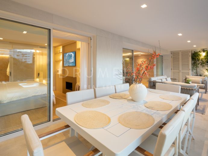 Eksepsjonell moderne luksusleilighet til salgs i hjertet av Golden Mile i Marbella.