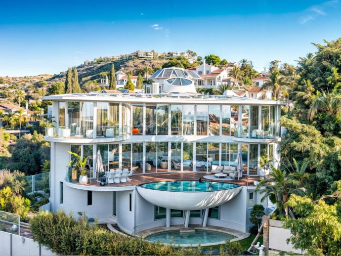 Einzigartige Villa mit einzigartigem architektonischen Design und Meerblick in El Paraiso