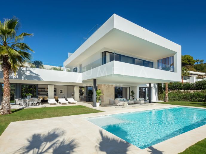 Chique eigentijdse luxe villa te koop in het hart van Nueva Andalucía Golf Valley
