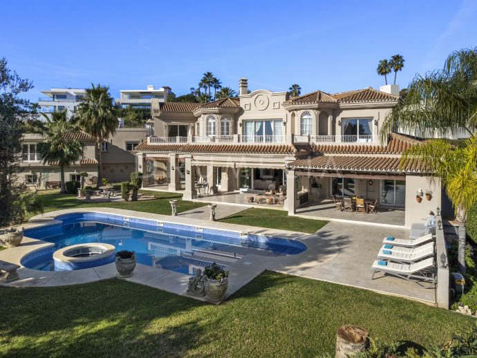 Spectacular classic luxury grand villa for sale in Haza Del Conde, Nueva Andalucia, Marbella