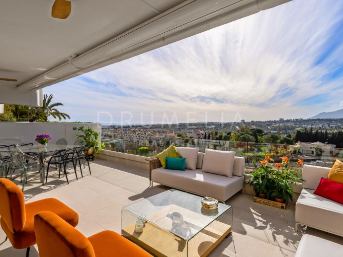 Atemberaubende renovierte Wohnung in Terrazas de Lomas de Marbella Club, Marbellas Goldene Meile