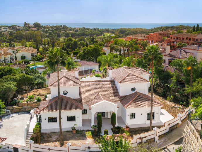 Luxuriöse andalusische Villa mit atemberaubendem Meerblick in El Paraiso, Estepona.