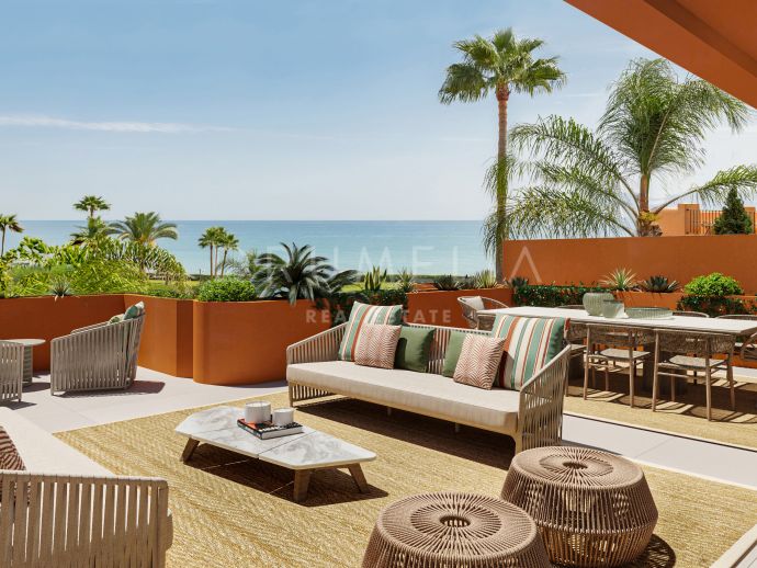 Luksusowy dwupoziomowy penthouse przy plaży z widokiem na morze w La Morera, Marbella East