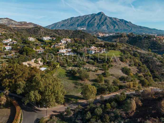 Excellent plot with impressive panoramic views in high-end Vega del Colorado, Benahavis
