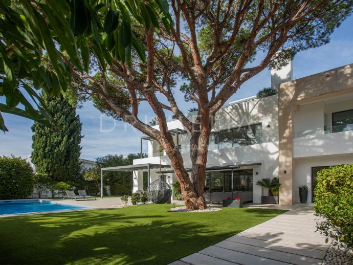 Modern villa vid stranden i hjärtat av Golden Mile, Marbella