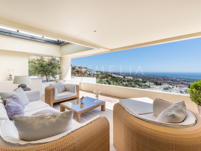Impressive luxury duplex penthouse with panoramic sea views in Los Monteros Hill Club, Marbella East