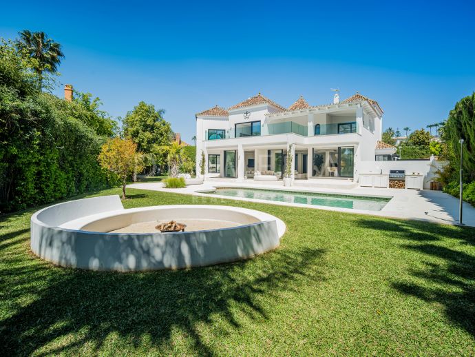 Pięknie odnowiona nowoczesna luksusowa willa w Parcelas del Golf, Nueva Andalucia, Marbella