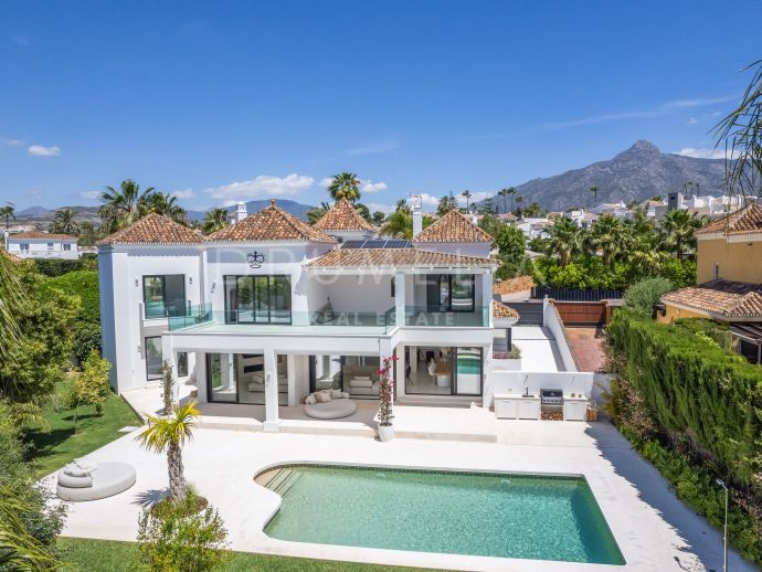 Villa de luxe moderne magnifiquement rénovée à Parcelas del Golf, Nueva Andalucia, Marbella