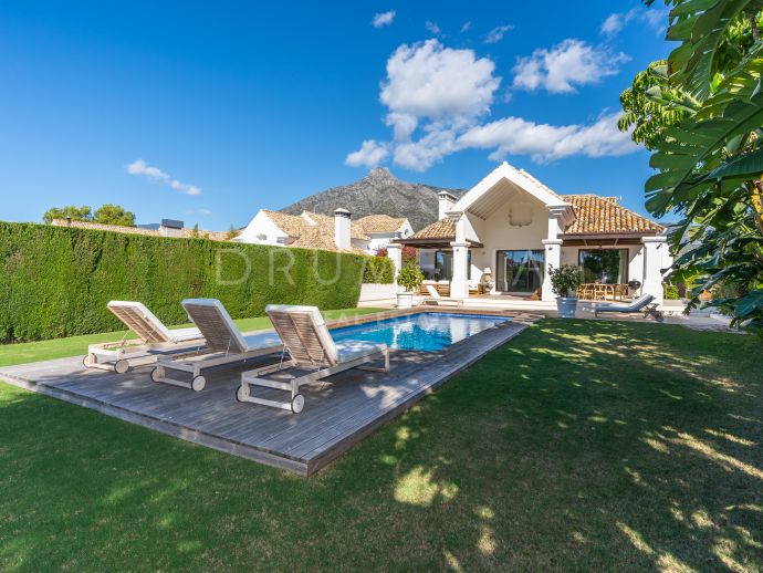 Elegante mediterrane villa met zeezicht in Las Lomas del Marbella Club, Marbella Golden Mile