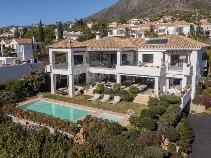 Gerenoveerde luxe villa met spectaculair panoramisch zeezicht in Sierra Blanca, Marbella Golden Mile