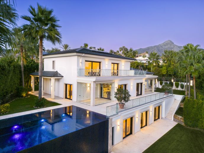 Elegante frontline golf moderne luxe villa met panoramisch uitzicht in Nueva Andalucia, Marbella