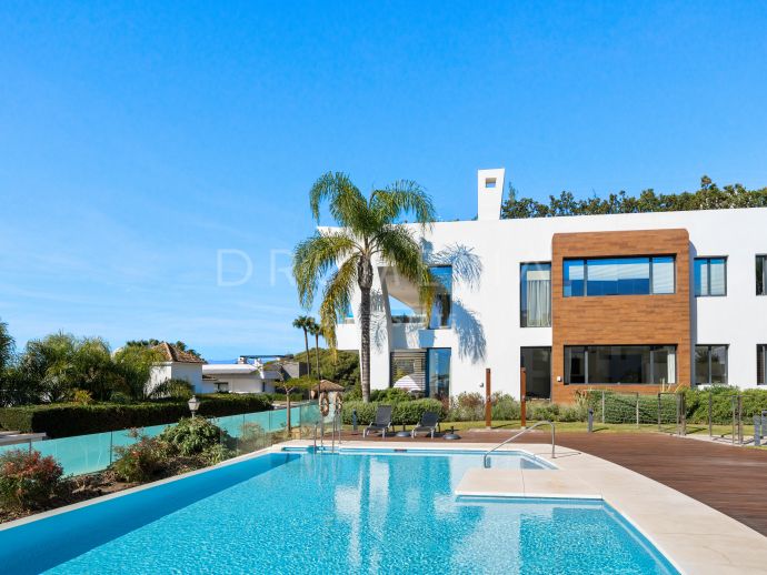 Luxurious elegant apartment with superb views in Reserva de Sierra Blanca, Marbella’s Golden Mile.