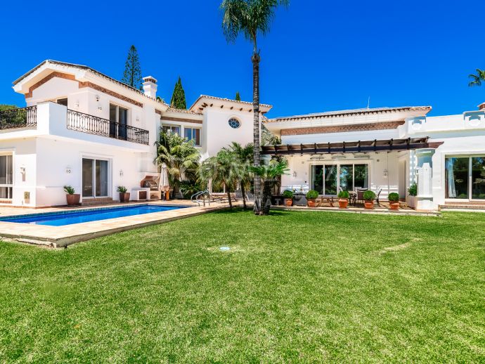 Exquise villa méditerranéenne de luxe avec vue partielle sur la mer, Sierra Blanca, Golden Mile de Marbella