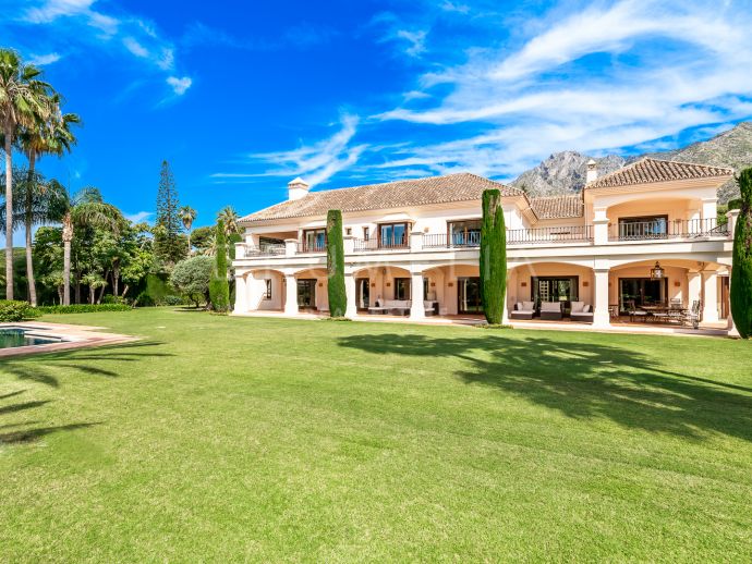 Prachtige Andalusische luxe grand-villa met groot perceel, Sierra Blanca, Golden Mile van Marbella