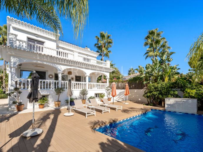 Encantadora villa mediterránea de lujo con piscina y vistas en Nagüeles, Marbella