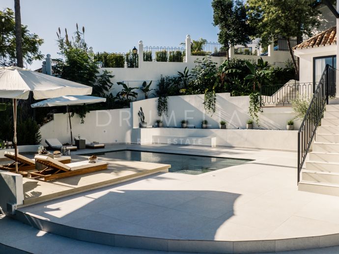 Charmante et chic villa de luxe moderne rénovée avec vue imprenable à Nueva Andalucía, Marbella