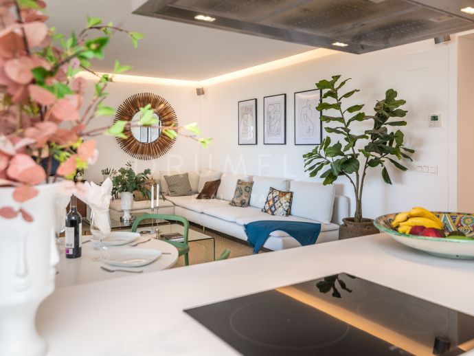 Precioso apartamento moderno a pie de playa, en Royal Banús, Nueva Andalucia, Marbella