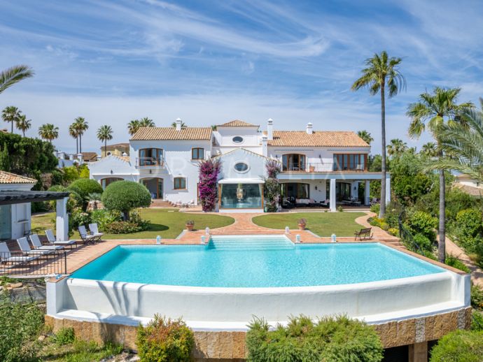 Luxury Mediterranean villa with breath-taking panoramic views and southern charm in San Roque