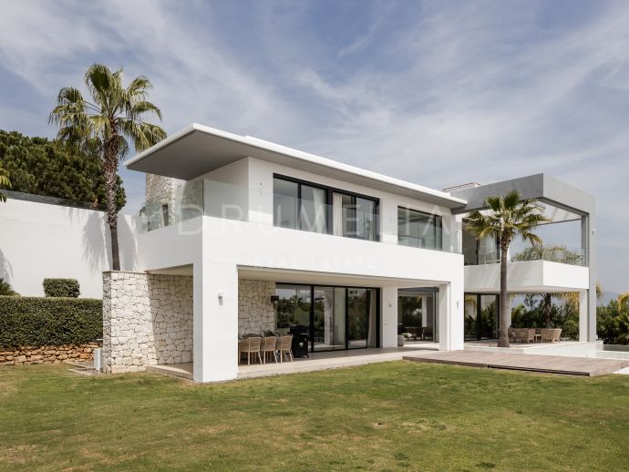 Stylish Contemporary Villa with Panoramic Views in La Alqueria, Benahavis