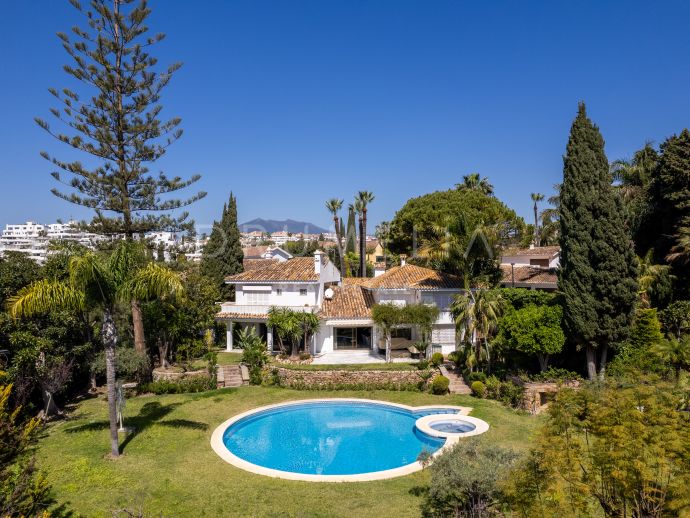 Villa med 10 soverom og privat svømmebasseng i Lomas del Marbella Club i hjertet av Golden Mile