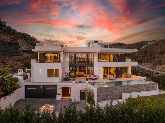 Lomas 10 - Moderne gloednieuwe villa in het prestigieuze Lomas de la Quinta, Marbella met prachtig uitzicht op zee en de bergen