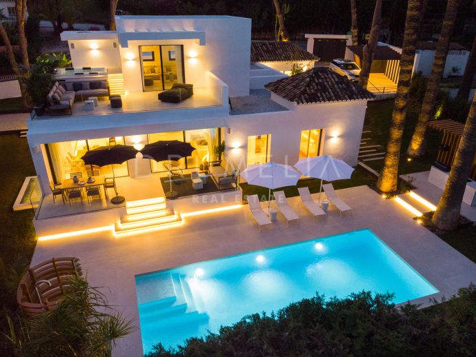 Villa moderna en el Valle del Golf con un toque andaluz, piscina climatizada