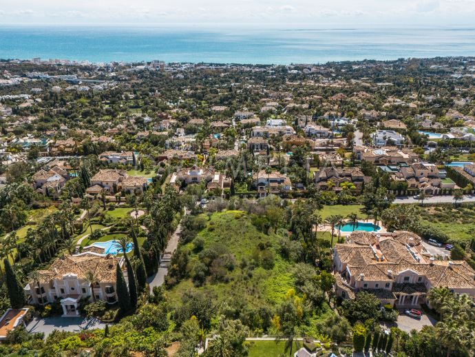 The Courtyard - Exclusive Sea and Mountain Views Plot with South Orientation in Sierra Blanca- Marbella