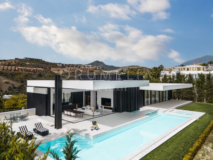 Villa Nebbia - Vacker modern lyxvilla med panoramautsikt i Reserva del Higuerón, Benalmadena