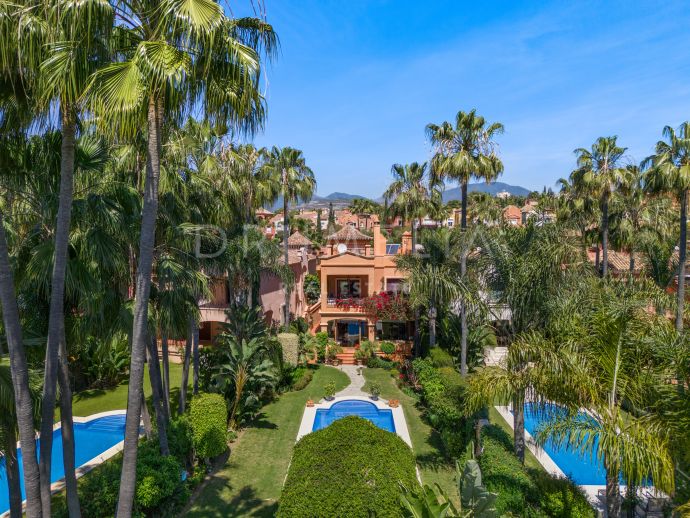 Gemütliche klassische mediterrane Familienvilla in La Alzambra, Nueva Andalucia, Spanien