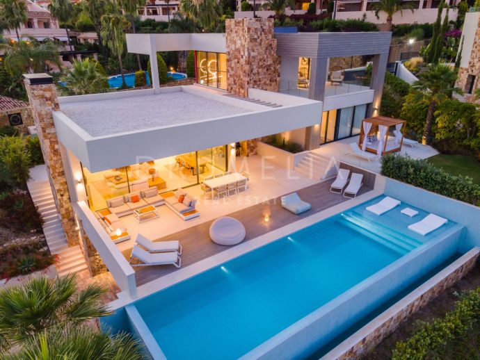 Atemberaubende moderne Villa mit Panoramablick aufs Meer und privatem Pool in Nueva Andalucía-Marbella