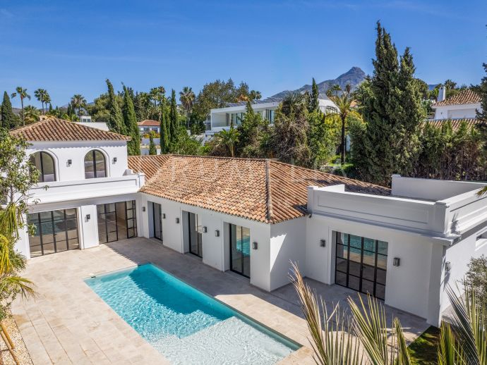 Villa i middelhavsstil med svømmebasseng, i hjertet av golfdalen - Nueva Andalucía