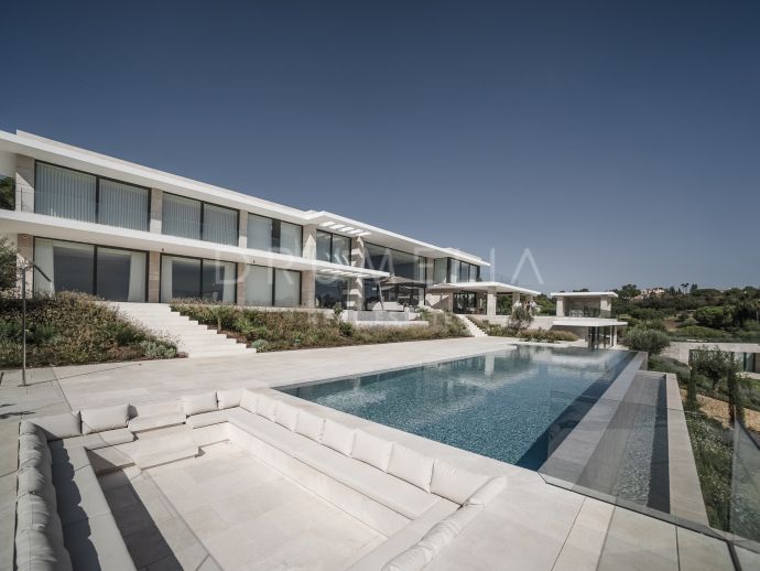 Villa moderna a estrenar en primera línea de golf con vistas al mar, Almenara Golf, Sotogrande Alto