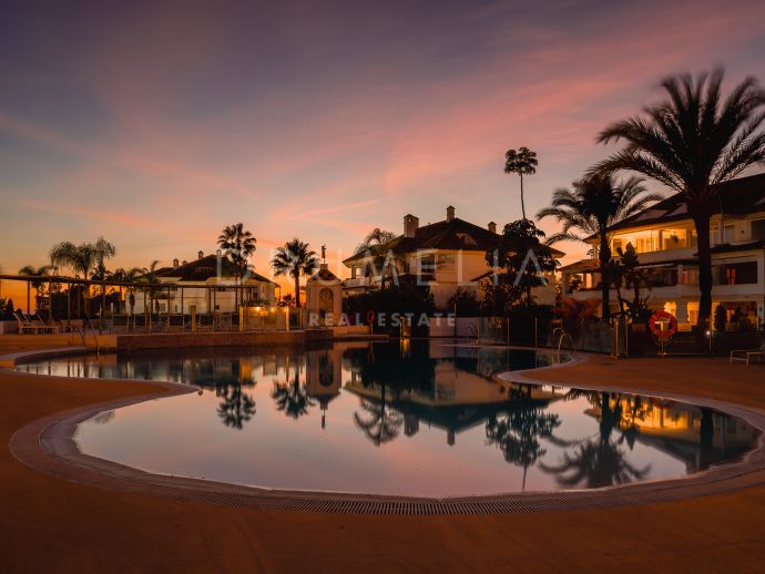 Prachtig, gerenoveerd luxe appartement op de begane grond in Monte Paraiso, Marbella's Golden Mile.