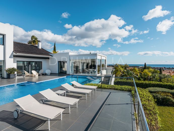 Blue Horizon - Fantastisk moderne hus med panoramautsikt over sjøen i Los Flamingos Golf Resort, Benahavis