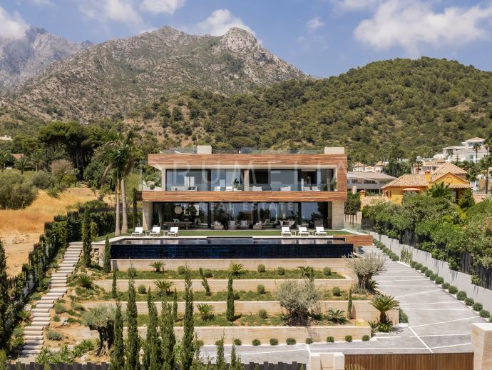 Große brandneue Villa mit atemberaubender Aussicht in Cascada de Camoján Marbellas Goldener Meile