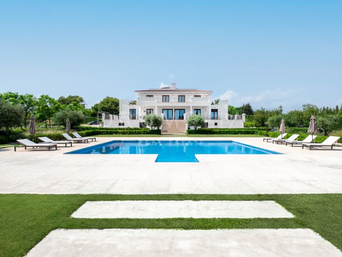 Grande villa de luxe à couper le souffle avec un grand terrain à Guadalmina Alta, San Pedro