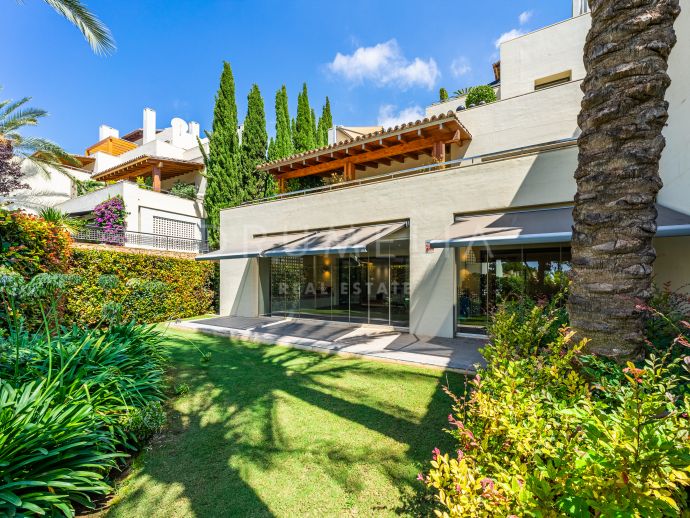 Vacker lyxig lägenhet på bottenvåningen i eleganta Imara, Marbella Golden Mile