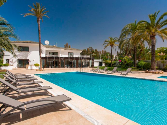 Elegante designer luxe villa in het prestigieuze Los Monteros Playa, Oost Marbella