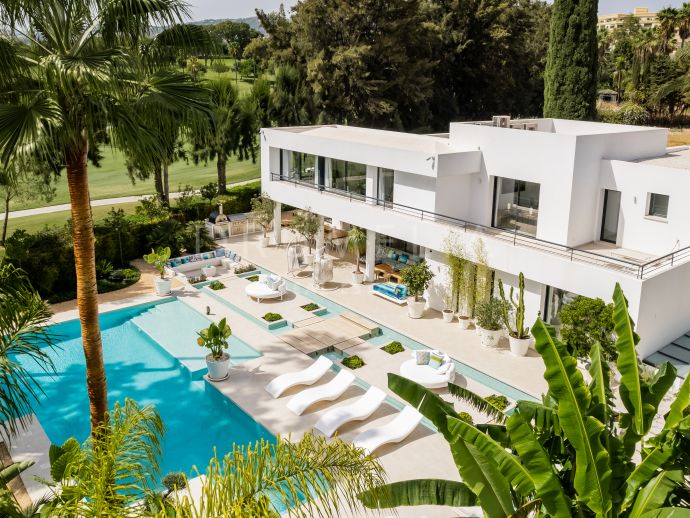 Increíble villa moderna en primera línea de golf en Las Brisas, Nueva Andalucía, Marbella