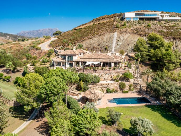 Traditionele stijl, fantastische luxe front-line golf villa in Marbella Club Golf Resort